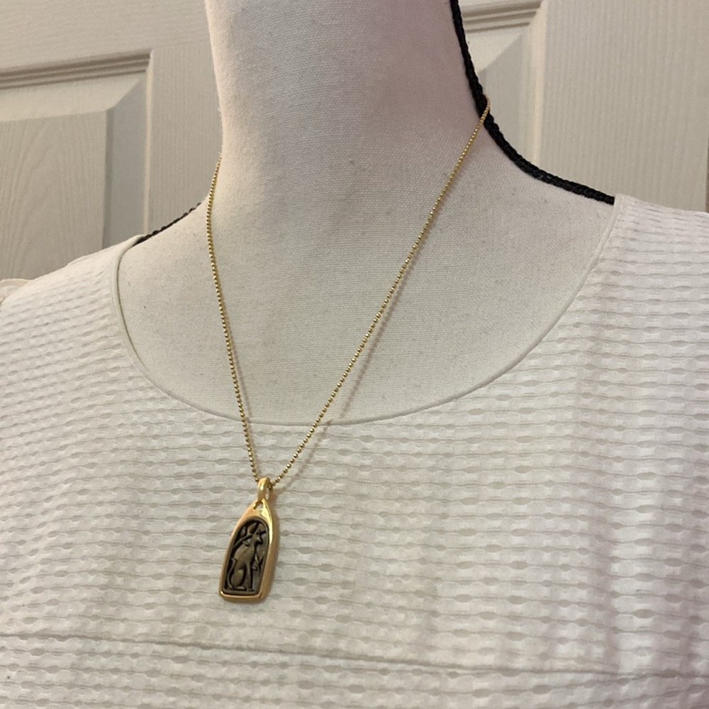 SOLD Vintage Framed Big Cat Feline Pendant Gold Tone Necklace - Picture 4 of 7